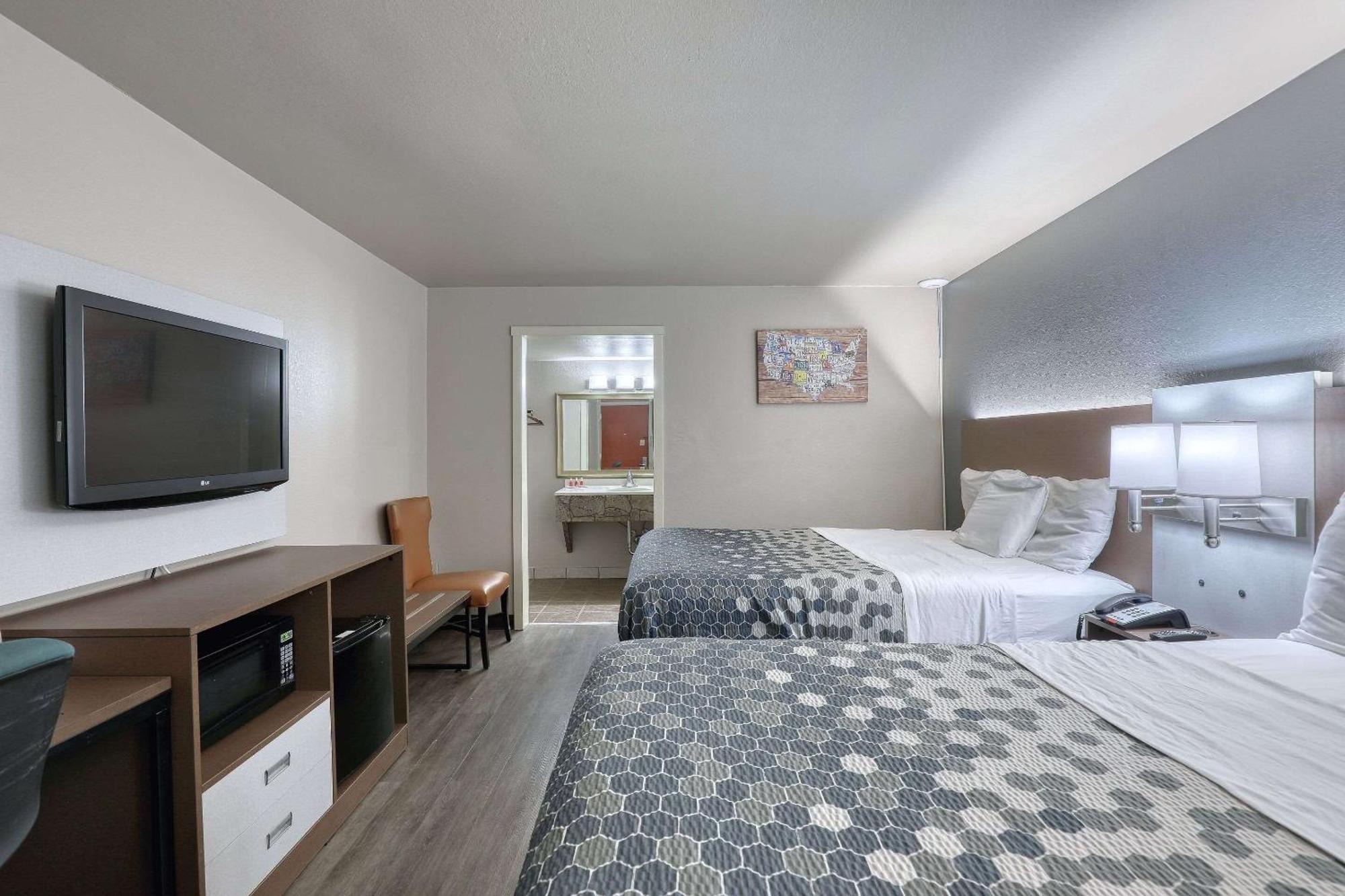 Econo Lodge Neenah Exterior photo