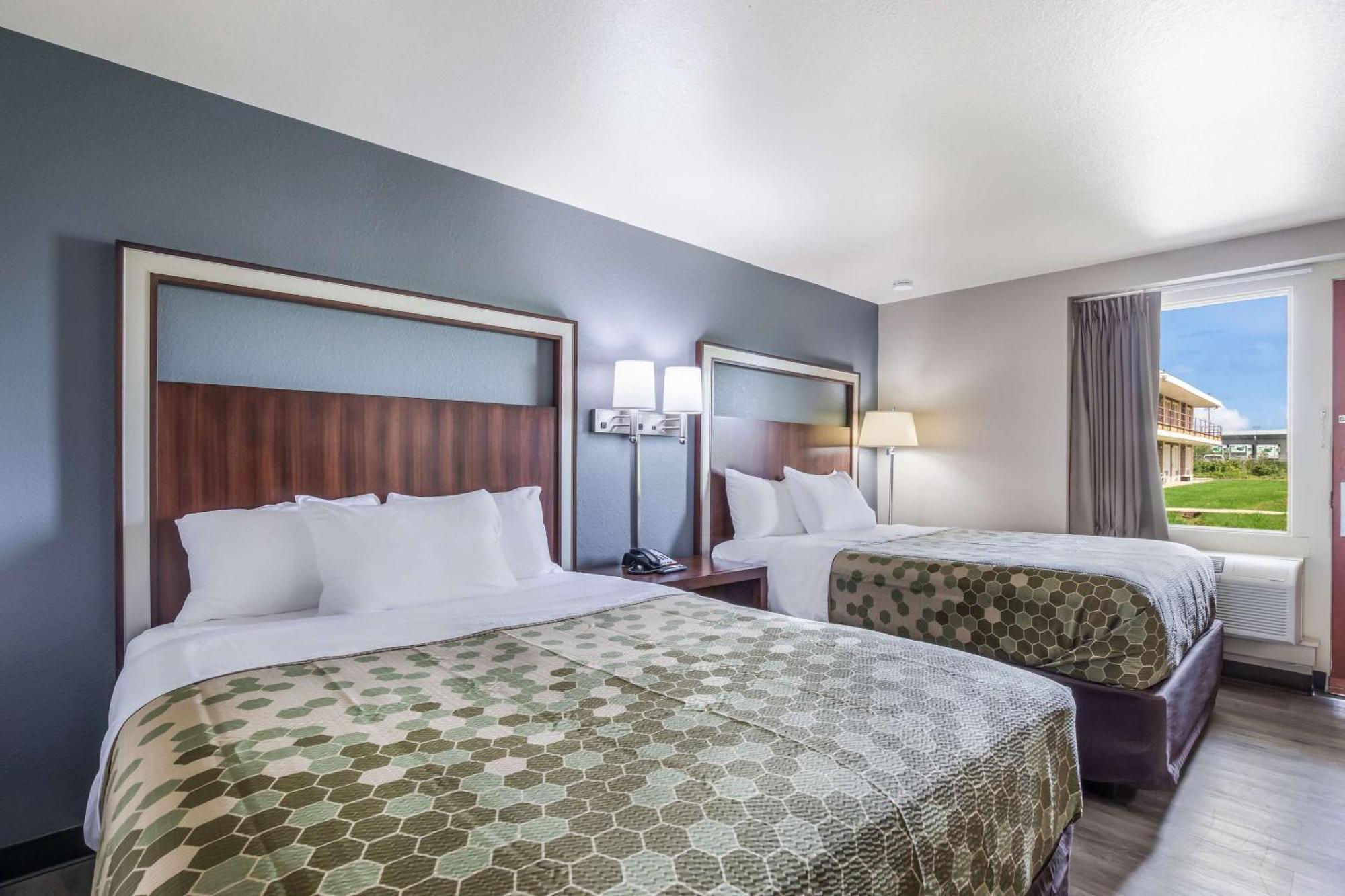 Econo Lodge Neenah Exterior photo