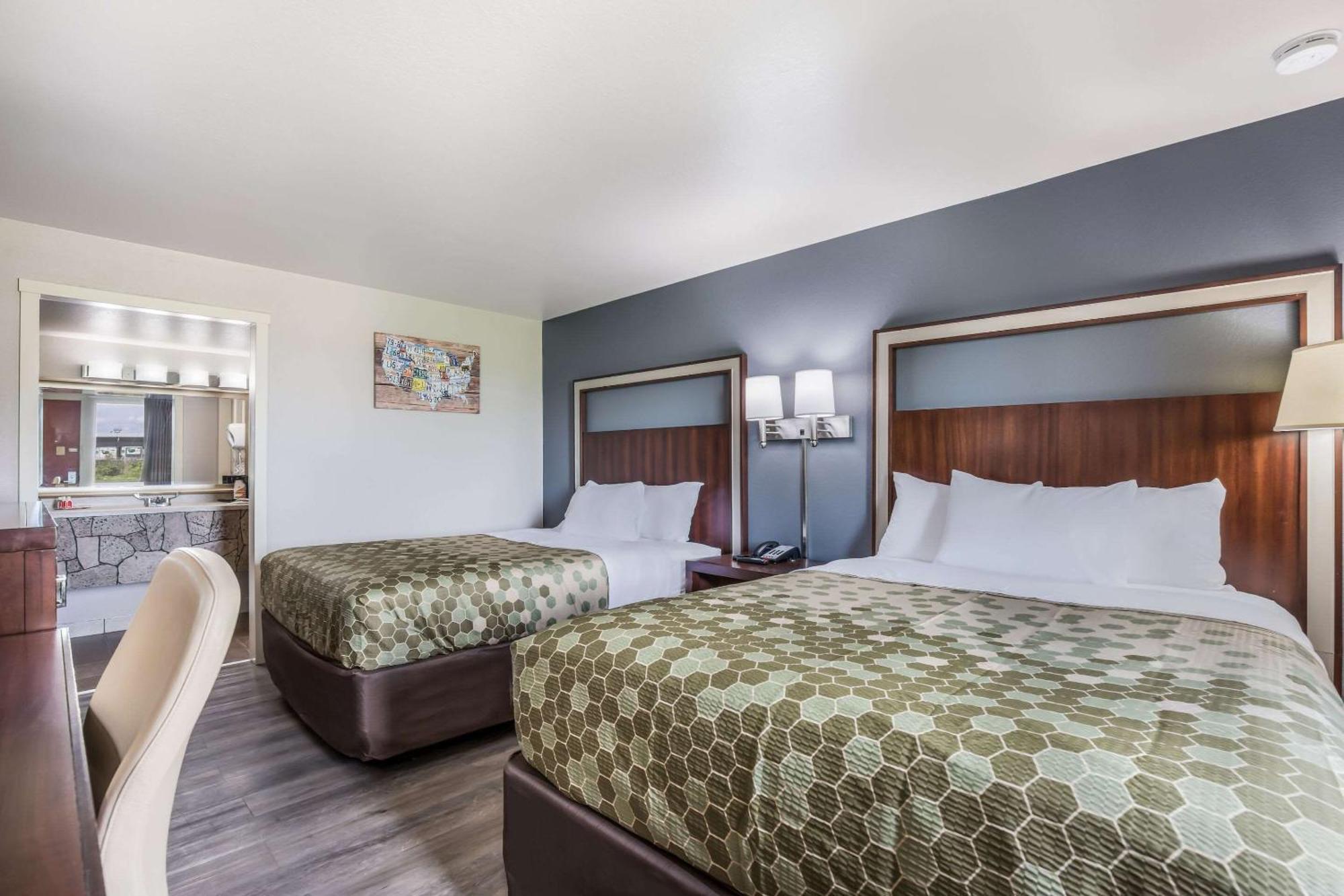Econo Lodge Neenah Exterior photo