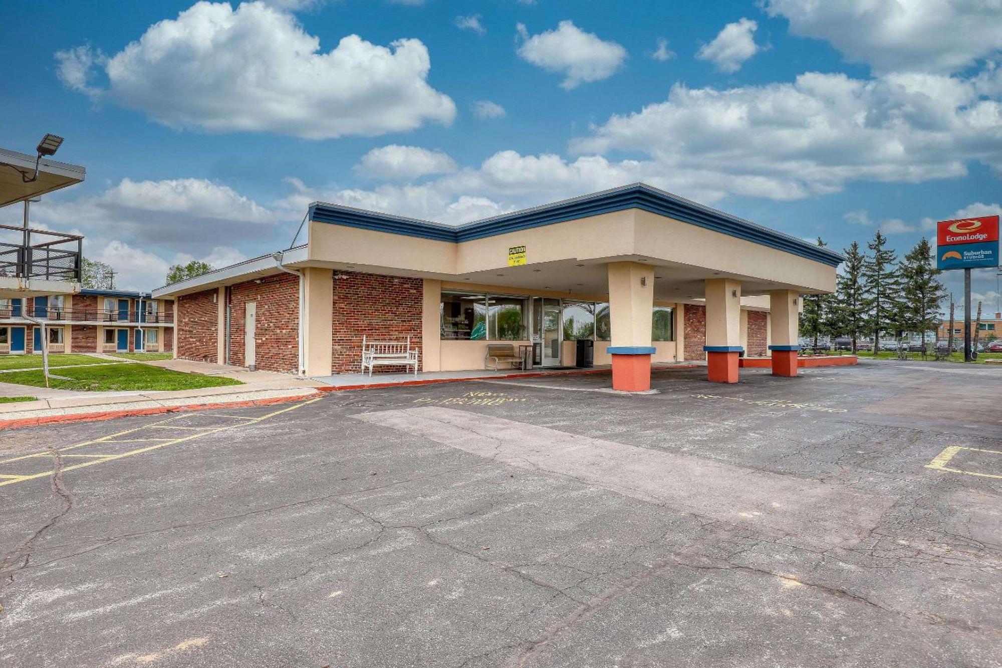 Econo Lodge Neenah Exterior photo