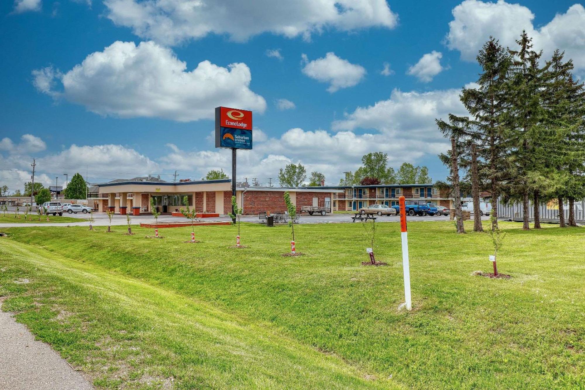 Econo Lodge Neenah Exterior photo